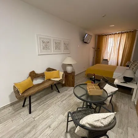 Ξενοδοχείο με διαμερίσματα Esmeralda Holidays *